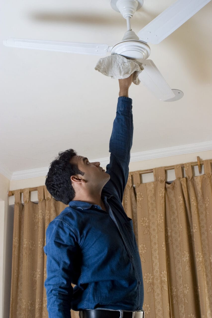 best way to clean a fan